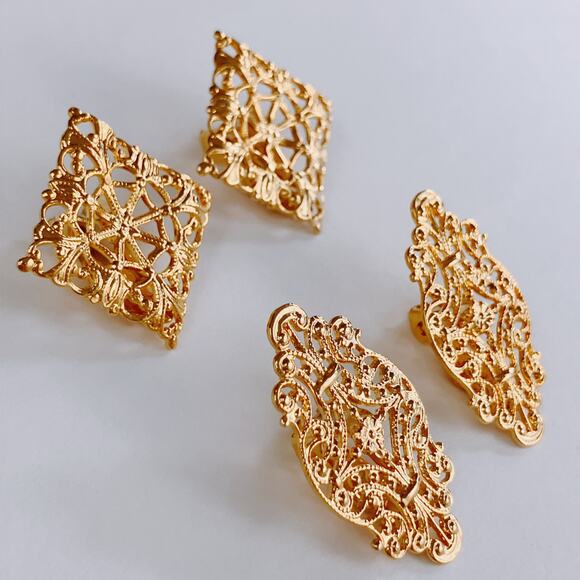 VTG Lot of 2 Clip On Earrings Gold Tone Filigree Ornate Costume Jewelry - Picture 2 of 11